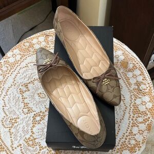 Coach Women's Tan Signature Ballet Flats